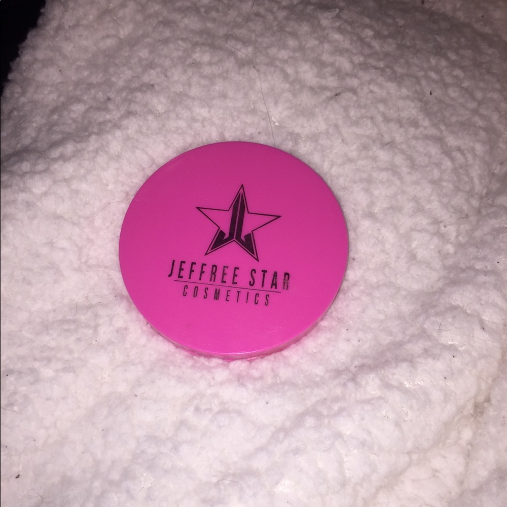 Lightly used and sanitized Jeffrey Star highlight